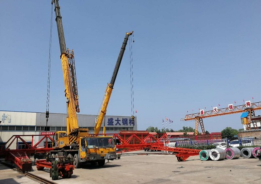 炎熱夏日，山西盛大鋼結(jié)構(gòu)工程公司的生產(chǎn)如火如荼