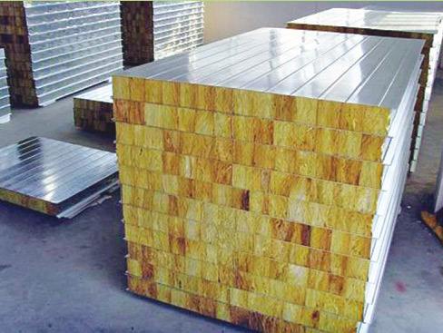 鋼結(jié)構(gòu)廠房中的巖棉夾芯板為什么會出現(xiàn)爆裂？