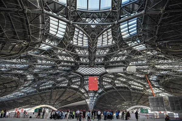 為什么現(xiàn)代建筑以鋼網架結構居多？