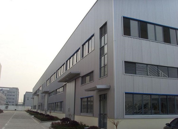 鋼結(jié)構(gòu)廠房施工遇到特殊天氣，這4個(gè)問(wèn)題要注意